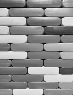 Plastik çocuk tuğlalarından yapılmış duvar