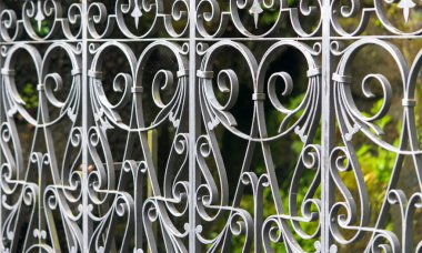 Güzel, sahte bir çitin yakın çekimi.