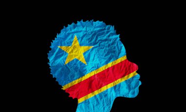 Demokratik Kongo Cumhuriyeti bayrağına sahip Afrikalı kadın silueti. 