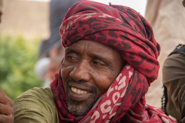 Afrika kabileleri, Nijerya, Borno Devleti, Maiduguri şehri. Geleneksel olarak renkli giyinen Fulani kabilesi.