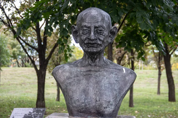 Şiddet Karşıtlığı Karşıtı Küresel Hareketin Yaratıcısı Mahatma Gandhy Heykeli Sırbistan — Stok fotoğraf