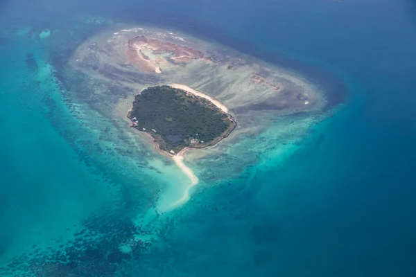 Tropisches Paradies Schöne Insel Von Oben Gesehen Luftaufnahme Auf Kristallklarem — Stockfoto