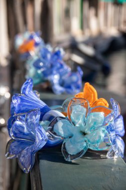 Geleneksel renkli Murano cam eserleri ve satılık ürünler, Murano, Venedik, İtalya