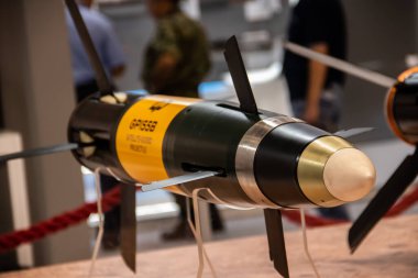 Sırbistan 'ın başkenti Belgrad' daki askeri fuarda GPS güdümlü füze havan topu mermisi patladı