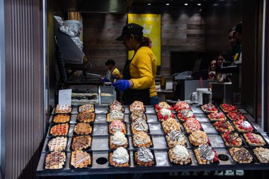 Brüksel Belçika 'nın tipik hamur işleri olan waffle ve waffle Avrupa başkentindeki birçok dükkanda satılmaktadır.