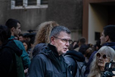 Sırbistan 'daki Öğrenci Gösterileri ve Moramo koalisyonundan siyasi temsilci Aleksandar Jovanoviç Cuta!