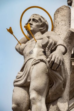 Macaristan 'ın Budapeşte kentindeki ünlü tarihi Matthias Kilisesi, ziyaret edilmesi gereken bir dönüm noktası. Gotik mimari ve dekoratif renkli güçlü tarz, neo-gotik tarzda Katolik kilisesi, Trinity Meydanı boyunca 1255 yılında inşa edilmiş kraliyet etkinlikleri ve müzik konserlerine ev sahipliği yapıyor.