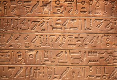 Duvarda Mısır hiyeroglifleri