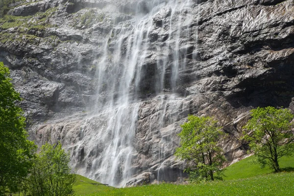 劳特布鲁南山谷的瀑布 Cantone Bern — 图库照片