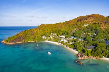 Praslin adasındaki ünlü Anse Volbert (Cote d 'Or) plajı, Seyşeller