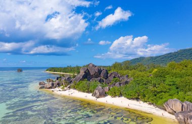 Seyşeller 'deki La Digue adasındaki ünlü Anse Source D' Argent plajı