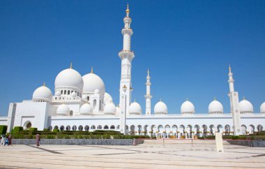 Abu Dabi 'deki ünlü Şeyh Zayed camii, Birleşik Arap Emirlikleri.