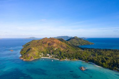 Praslin adasındaki ünlü Anse Volbert (Cote d 'Or) plajı, Seyşeller