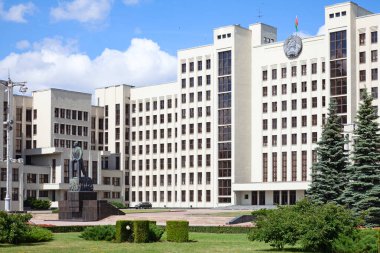 Bağımsızlık Meydanı minsk'bina Parlamento. Belarus