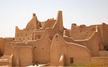 Suudi Arabistan Krallığı Ar Riyad yakınlarındaki eski şehir Diriyah 'ın sokakları