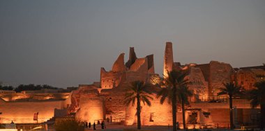 Suudi Arabistan Krallığı Ar Riyad yakınlarındaki eski şehir Diriyah 'ın sokakları