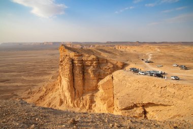 Dünyanın Kıyısı, popüler turistik mekan ve Suudi Arabistan 'ın Riyad kenti yakınlarındaki görüş açısı