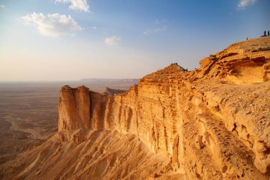 Dünyanın Kıyısı, popüler turistik mekan ve Suudi Arabistan 'ın Riyad kenti yakınlarındaki görüş açısı