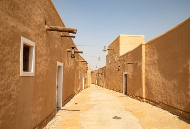 Suudi Arabistan Krallığı Ar Riyad yakınlarındaki eski şehir Diriyah 'ın sokakları