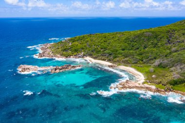 Seyşeller 'deki La Digue adasında ünlü Grand Anse plajı.