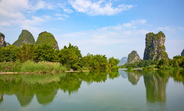 Li Nehri veya Lijiang Nehri Çin 'in Guangxi Zhuang Özerk Bölgesi' nde bulunan bir nehirdir. Guilin 'den Yangshuo' ya 83 km (52 mi) uzunluğunda ve Karst kayalarının oluşturduğu manzarasıyla ünlüdür..