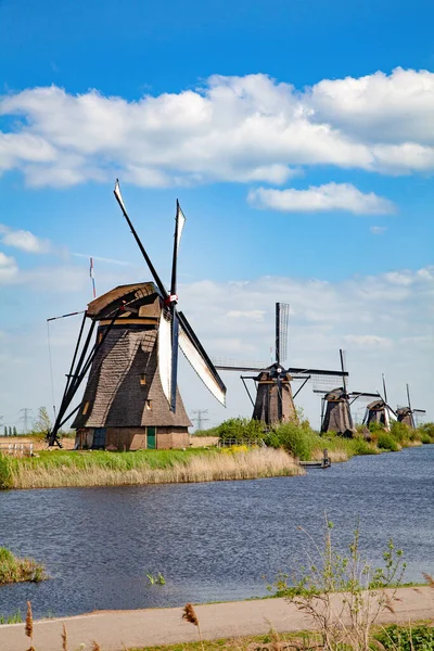 オランダKinderdijk オランダの近くにある古代の風車 — ストック写真