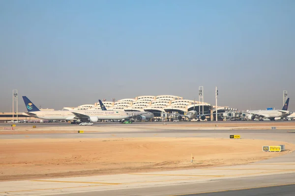 Riad Marzo Aviones Preparándose Para Despegar Aeropuerto Riad King Khalid — Foto de Stock