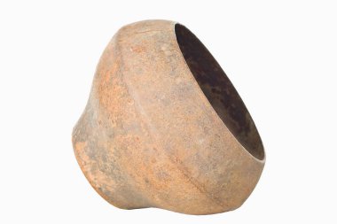 Beyaz arka planda eski bir Rus tenceresi. Yüksek kalite fotoğraf