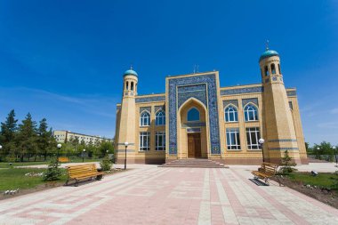 Beautiful Muslim mosque in blue skies and grass. High qualiti photo.