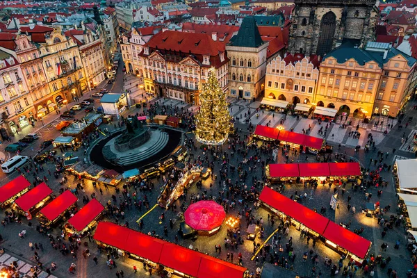 Praag Tsjechië December 2015 Uitzicht Van Bovenaf Verlichte Kerstboom Marktkiosken — Stockfoto