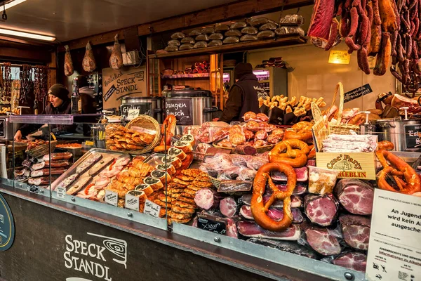 Viena Austria Diciembre 2019 Kiosco Con Diferentes Tipos Carne Ahumada —  Fotos de Stock