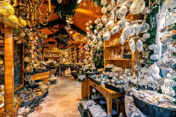 Diferentes Tipos Decorações Natal Artesanais Tradicionais Venda Dentro Pequena Loja — Fotografia de Stock