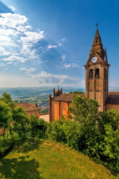Kuzey Talya Nın Piedmont Kentindeki Magliano Alfieri Kasabasında Mavi Gökyüzünün — Stok fotoğraf