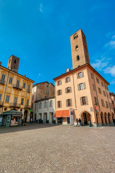 Alba Italia Marzo 2023 Edificios Históricos Torres Medievales Bajo Cielo —  Fotos de Stock
