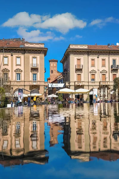Alba Italy March 2023 View Historic Building Reflecting Fountain Piazza — Stock Photo, Image