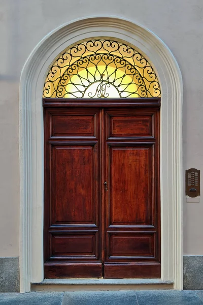 Front View Wooden Door Archway Vertical Composition — Stock Photo, Image