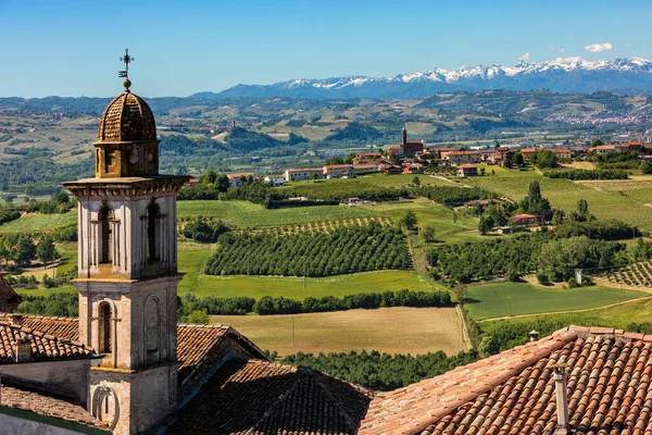Vista Belfry Velho Telhados Como Campos Agrícolas Verdes Fundo Piemonte — Fotografia de Stock