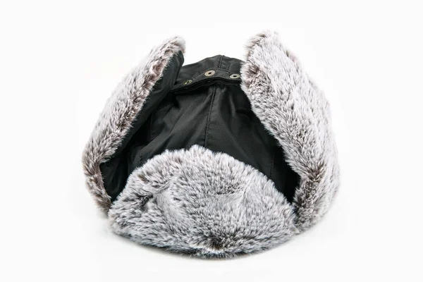 白い背景に隔離された毛皮の模倣と冬の帽子 — ストック写真