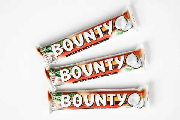 Wetzlar Germany 2022 Tchocolate Bars Coconut Bounty Bright Background — Stock Photo, Image