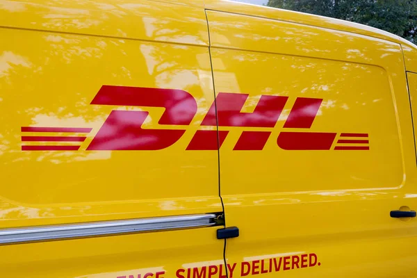 Wetzlar Germany 2021 Dhl Logo Yellow Dhl Truck Dhl Owned — Stock Photo, Image