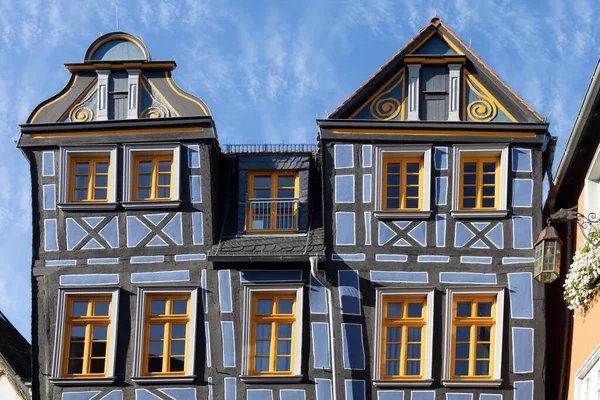 歴史的な半分の瓦屋根の家のファサード牧歌的な小さな町の窓 Idstein Hesse Germany — ストック写真
