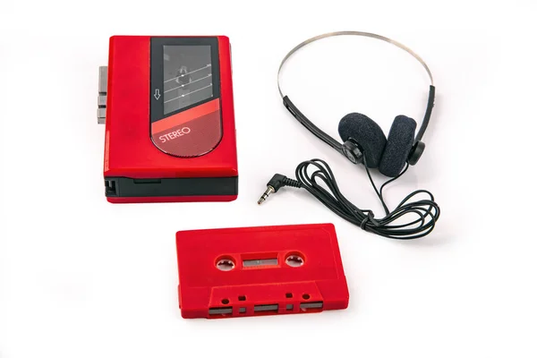 Red Walkman Com Fone Ouvido Fita Isolada Fundo Brilhante — Fotografia de Stock