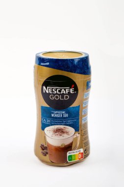 WETZLAR, HESSE, GERMANY 04-06-2023: NESCAFE altın kapuçino ani düşük şeker.