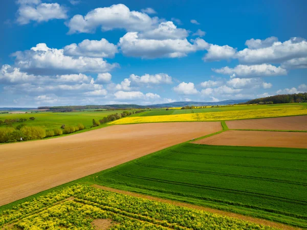 ドイツの風景からヘッセンの牧草地でドローン撮影 — ストック写真