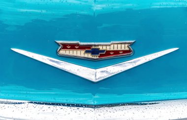 WETTENBERG, HESSE, GERMANY - 07 - 28 - 2023: Klasik Açık Mavi Chevrolet Belair Krofdorf- Gleiberg, Giessen, Hesse yakınlarındaki bir araba fuarında Altın Eskiler hakkında detaylı bilgi.