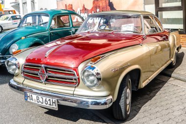 WeTTENBERG, HESSE, ALMANY - 07 - 28 - 2023: BORGWARD ISABELLA Giessen, Hesse yakınlarındaki geleneksel bir otomobil fuarı Altın Eskiler.