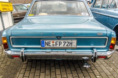 WETTENBERG, HESSE, GERMANY - 07 - 28 - 2023: ForD 'dan 17 metre gerisi Geleneksel Araba Fuarı Altın Eskiler.