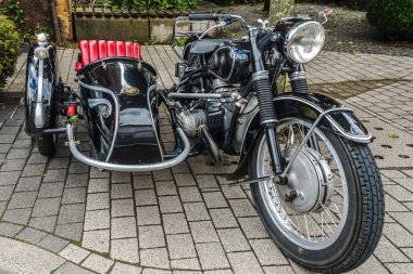 WETTENBERG, HESSE, GERMANY - 07 - 28 - 2023: BMW motosiklet, Giessen, Hesse yakınlarındaki Krofdorf-Gleiberg 'de bir otomobil fuarı Altın Eskiler' de motosiklet.