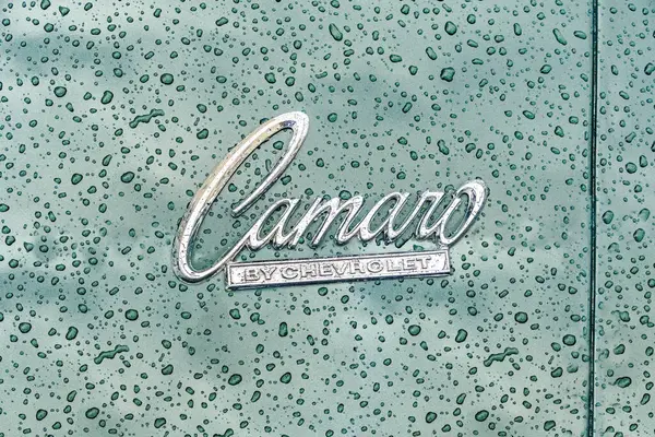 Wettenberg Hesse Germany 2023 Camaro Chevrolet Logo Raindrops Detail Traditional — Stock Photo, Image