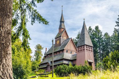 Ünlü Gustav-Adolf-Stabkirche Almanya 'nın Harz kentindeki Hahnenklee Bocksklee kilisesinde.